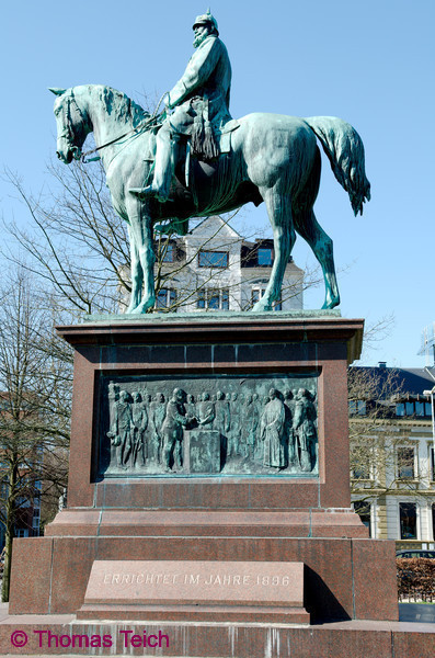 Kaiserdenkmal im Schlosspark